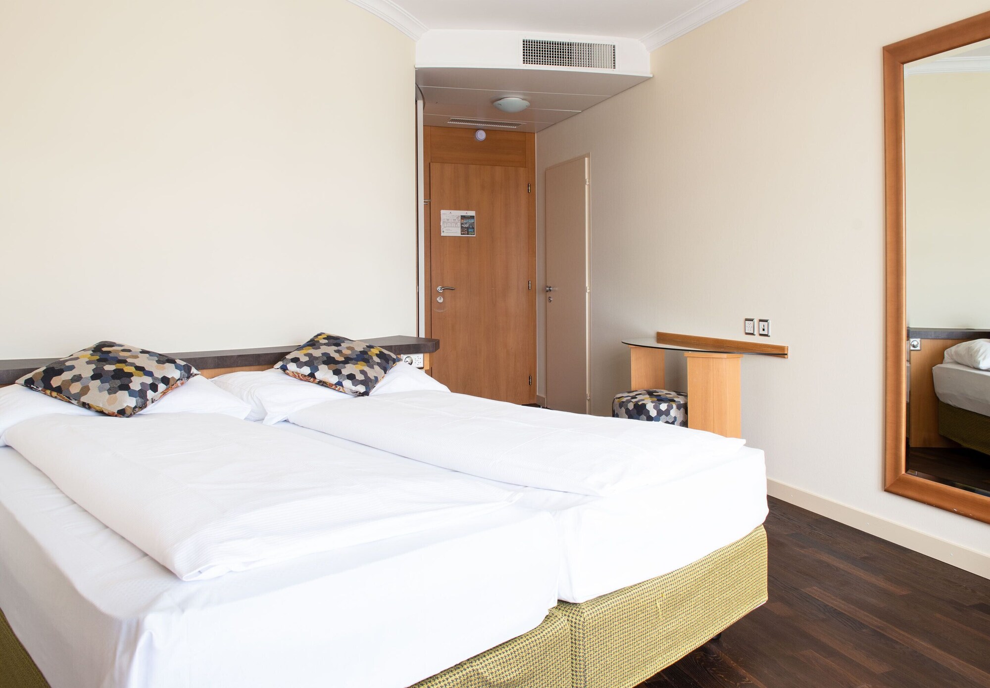 SUPERIOR, DOUBLE OR TWIN BED, LAKE VIEW, BALCONY