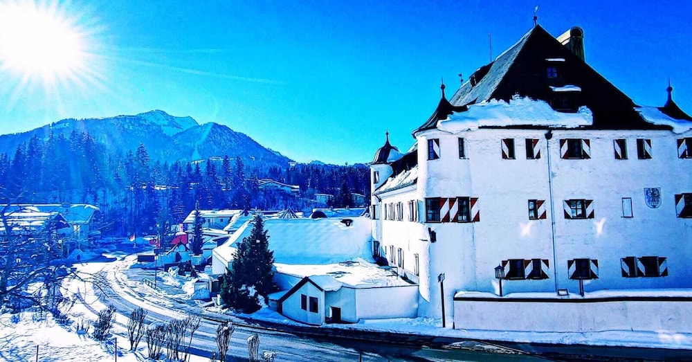Family Hotel Schloss Rosenegg 61/64