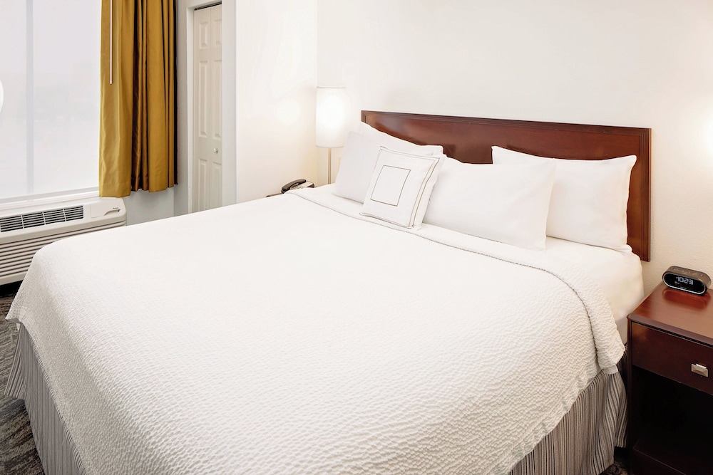 Studio, King Bed, Sofa, Accessible