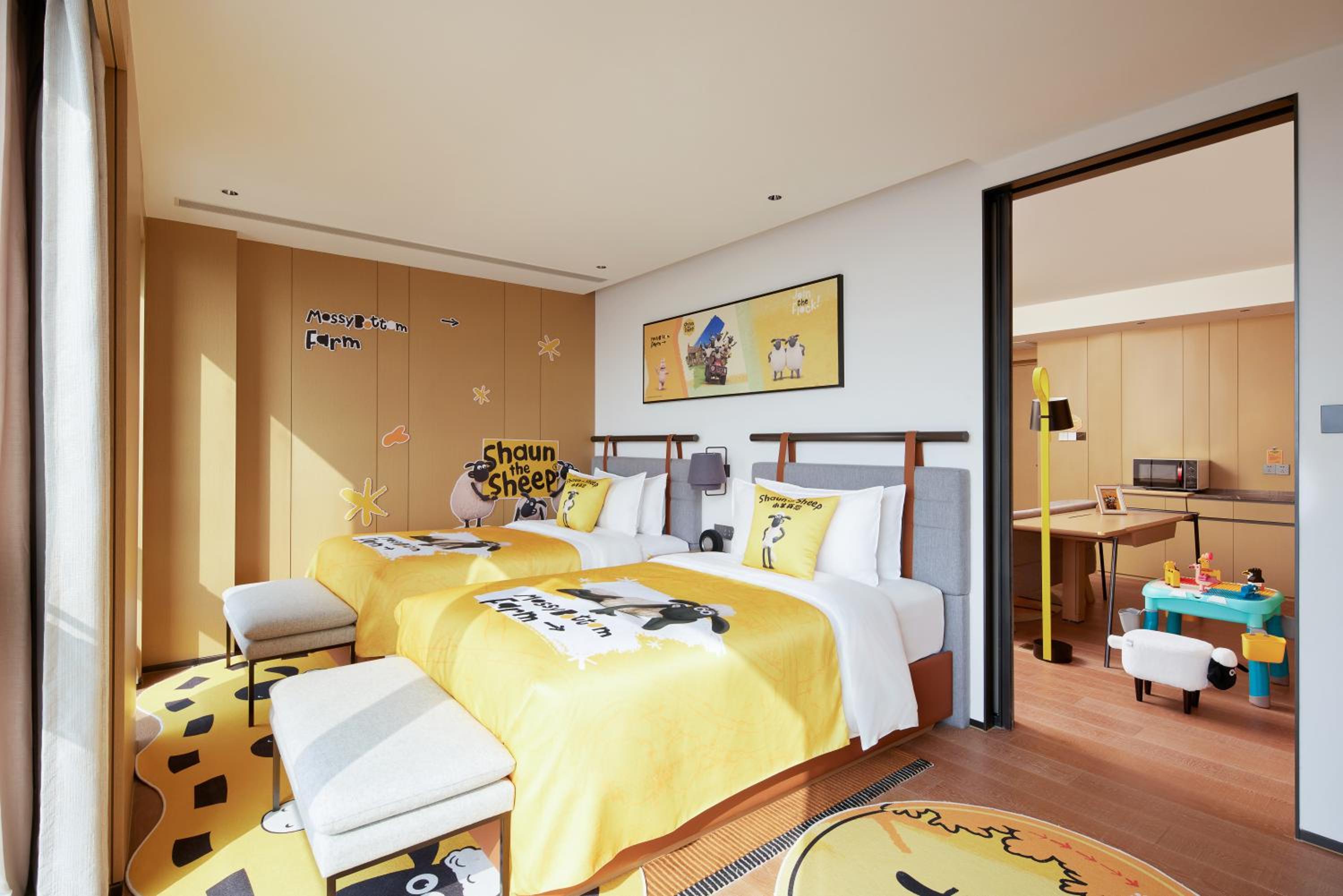 Theme, Family, Twin Beds