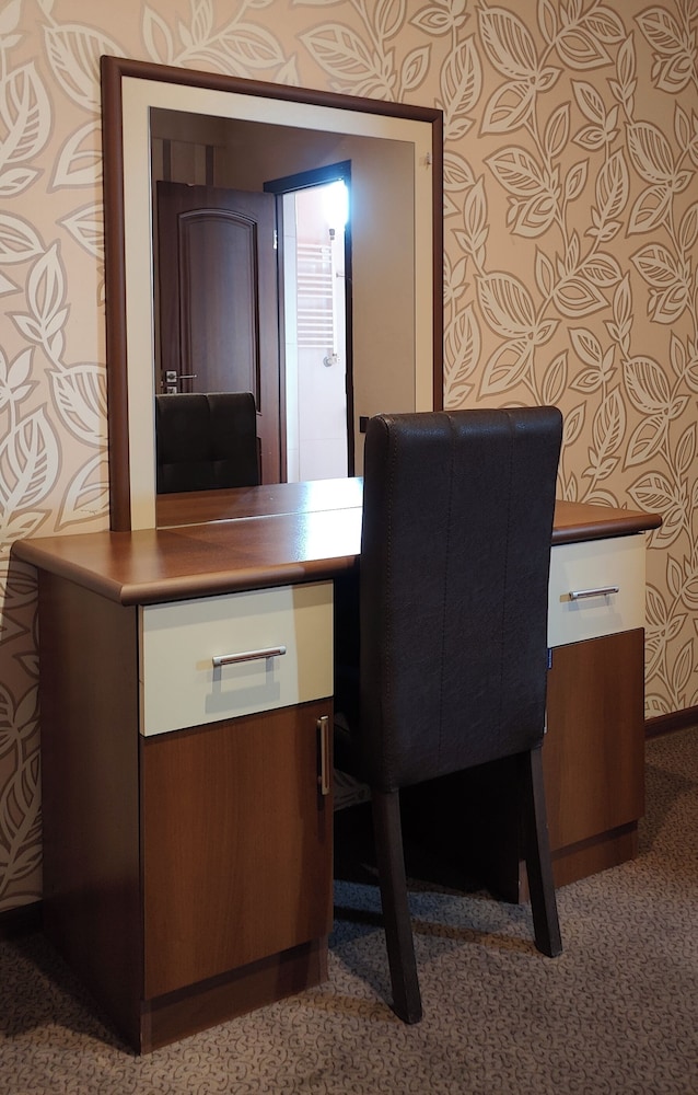 Areg Hotel 101/113