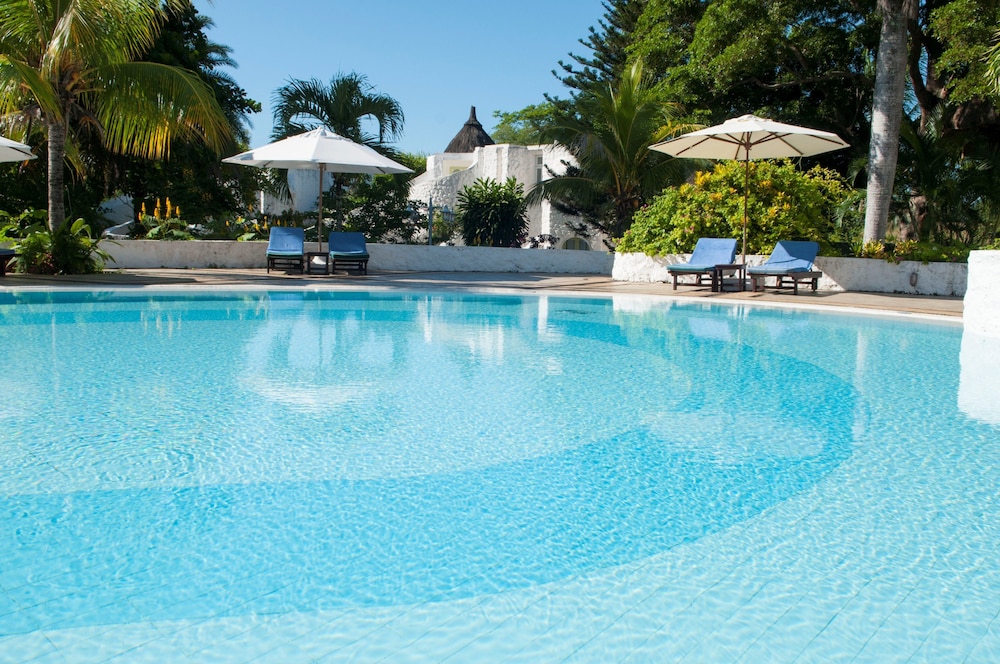 Casuarina Resort and Spa 9/76