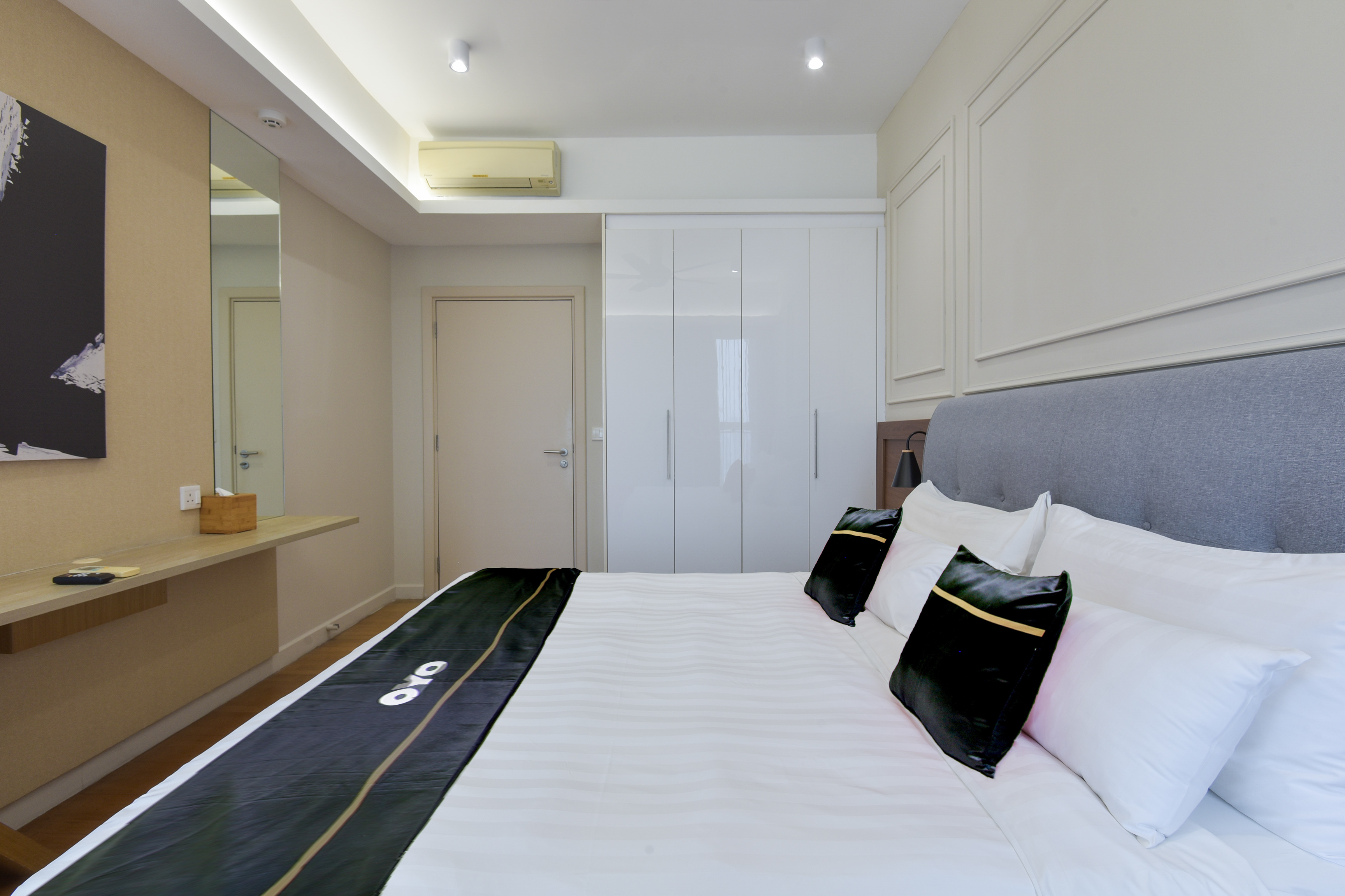 1 Bedroom, Suite, Twin Towers View