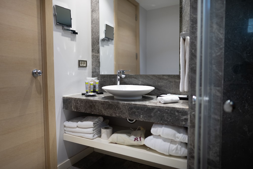 No:81 Hotel 42/50