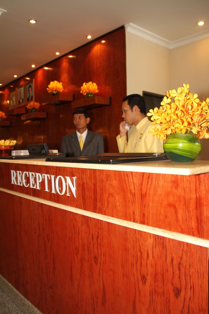 Cambodiana Hotel 6/50