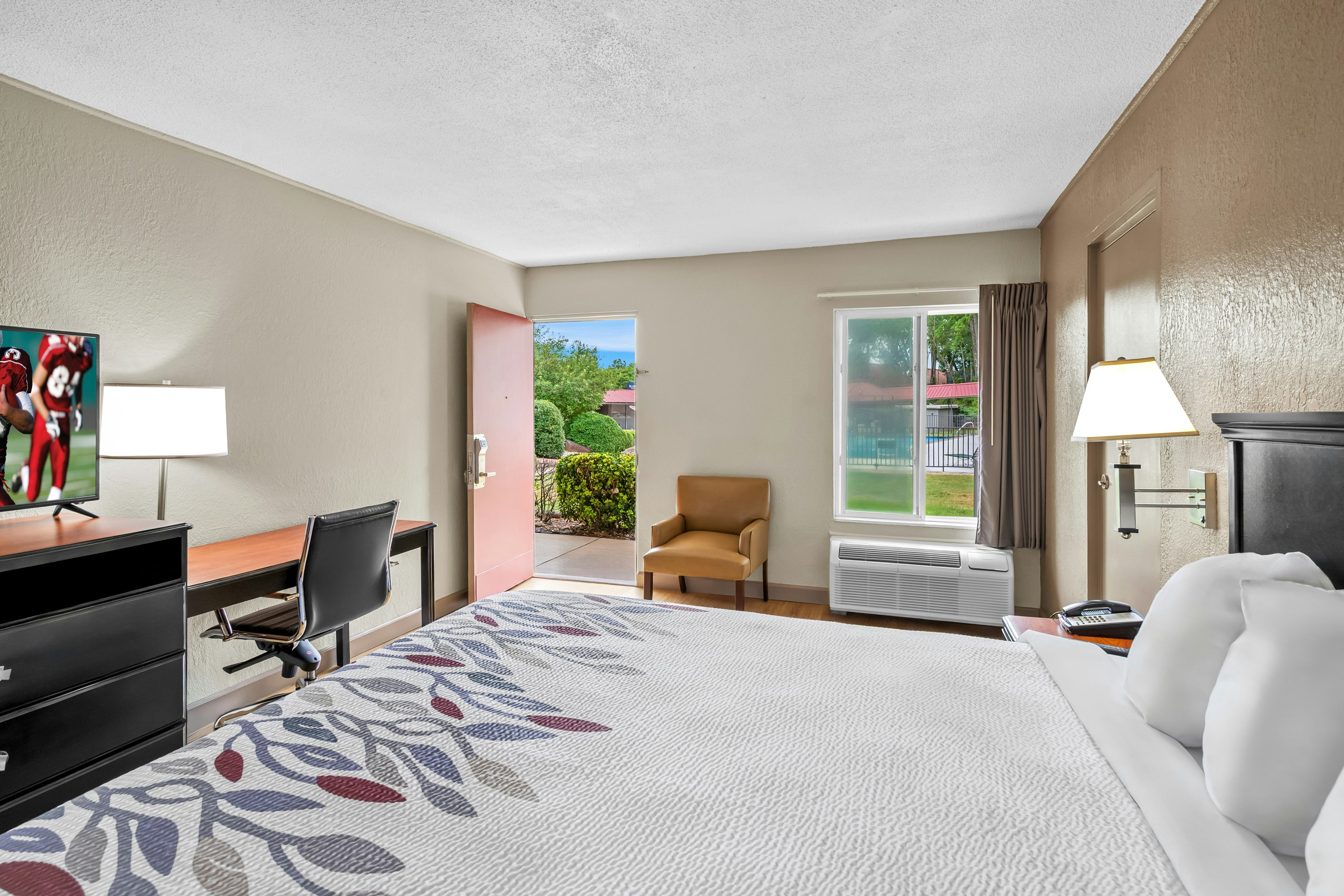 Superior, King Bed, Pool Side