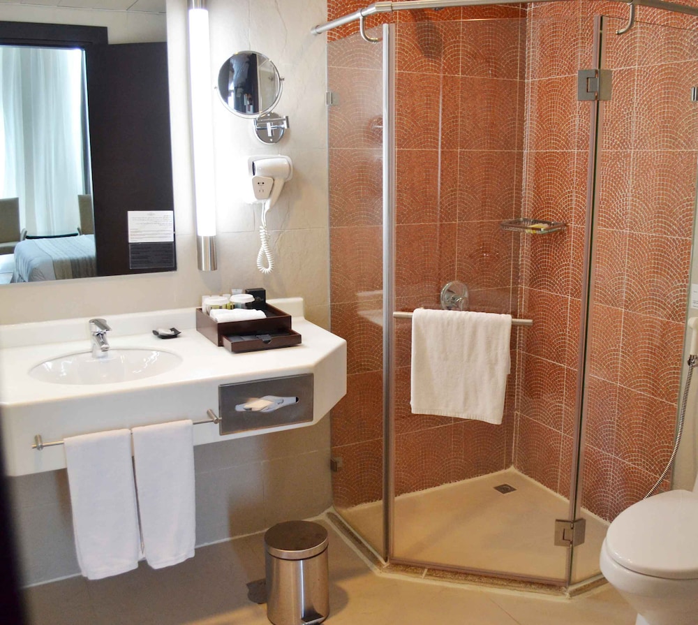 Holiday Villa Hotel and Residence City Centre Doha 47/50