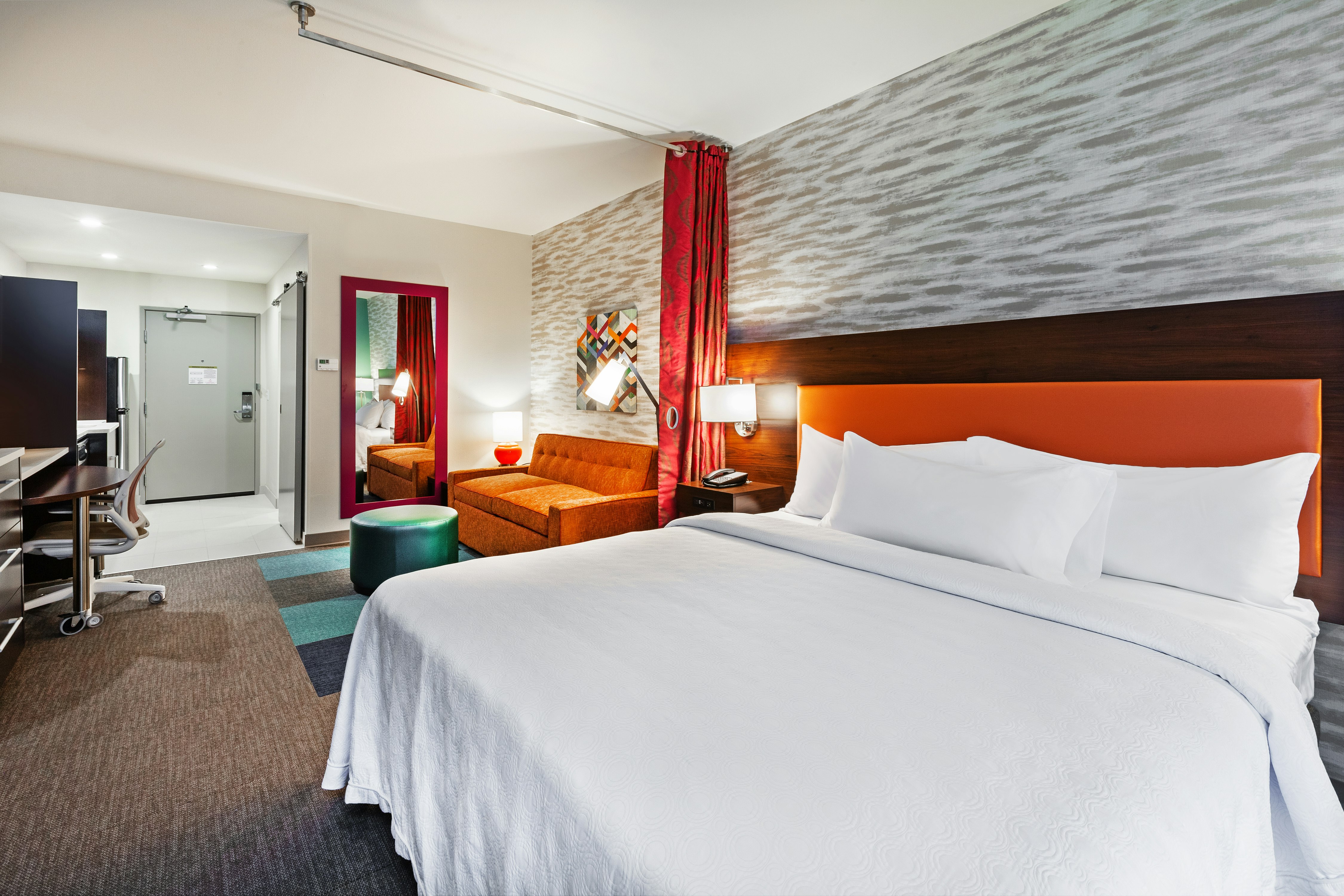 STUDIO, SUITE, KING BED