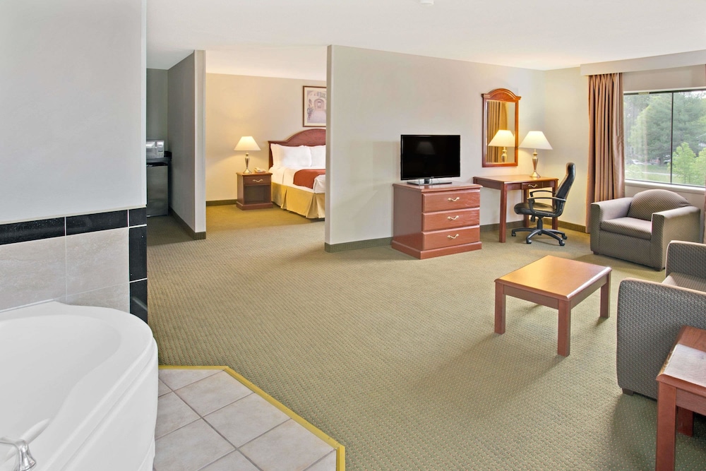 Days Inn & Suites by Wyndham Laurel Near Fort Meade 24/37