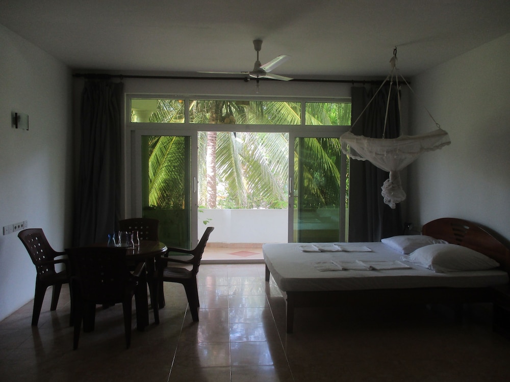 Raja Beach Hotel 17/50
