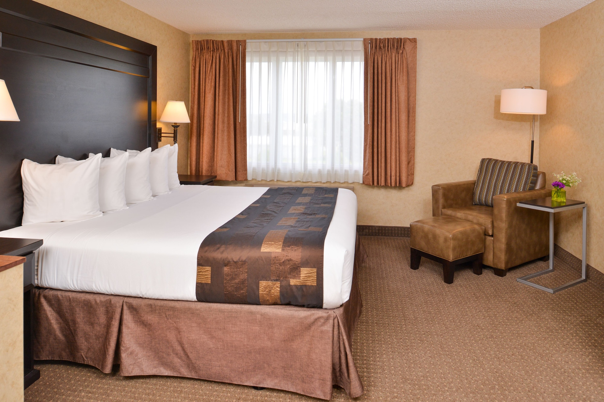 DELUXE, EXECUTIVE, KING BED