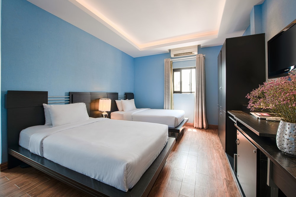 A&EM Corp - The Petit Hotel 19/37