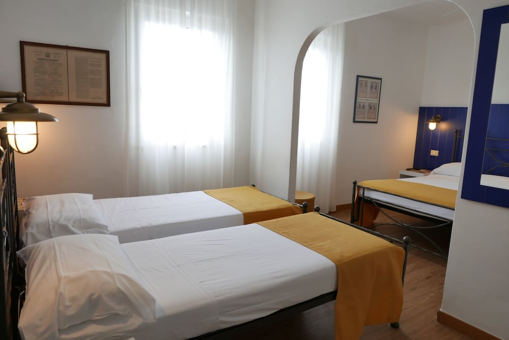 Hotel Torre Dei Borboni 15/72