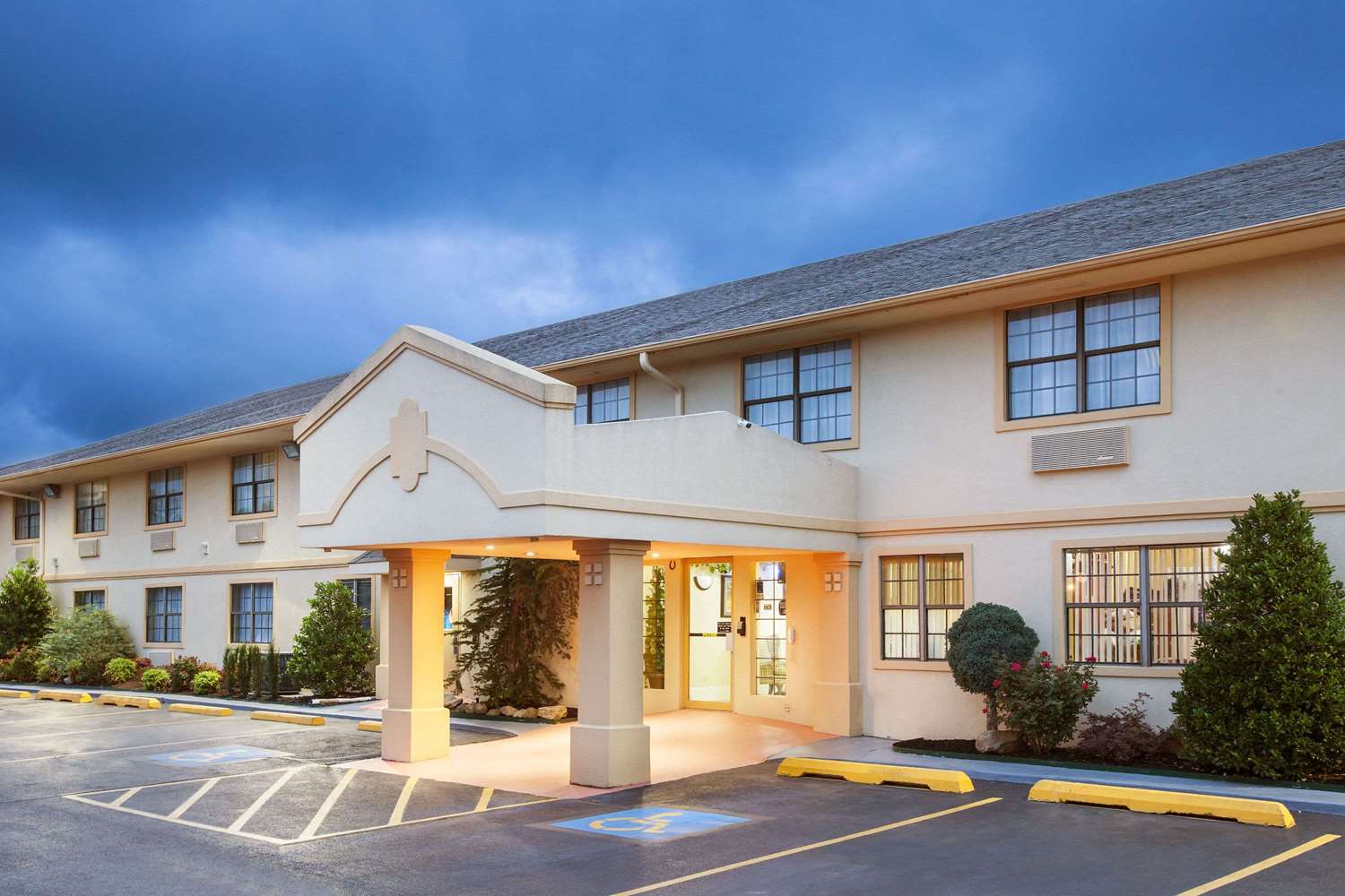 Super 8 by Wyndham Sulphur 5/8