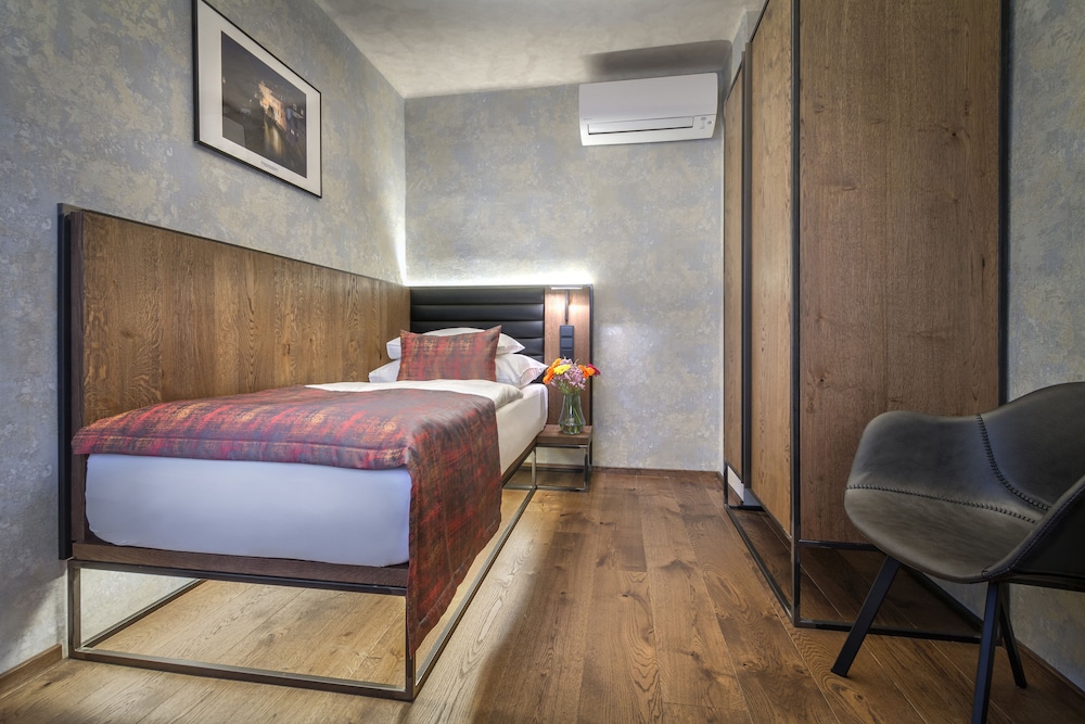 Waldstein Hotel 14/68