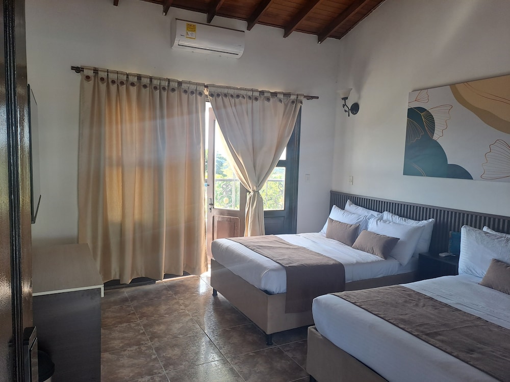 Hotel Palmas De Alcala 10/50