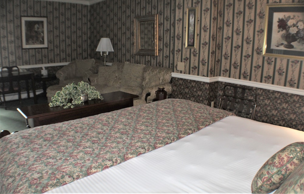 Waynebrook Inn Est 1865 33/73