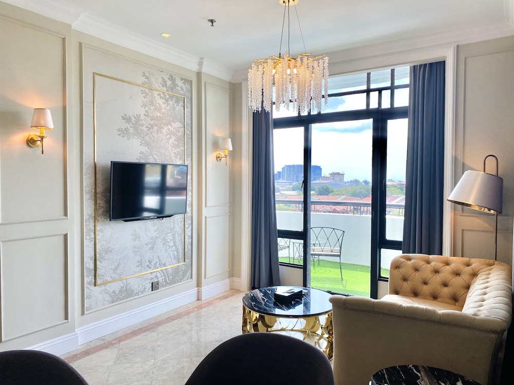 Grand Eska Hotel & Suites 25/38