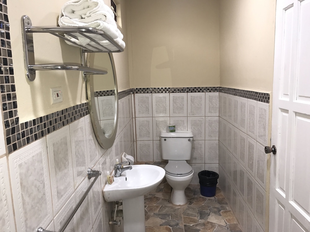 Airport Suites Hotel 18/61
