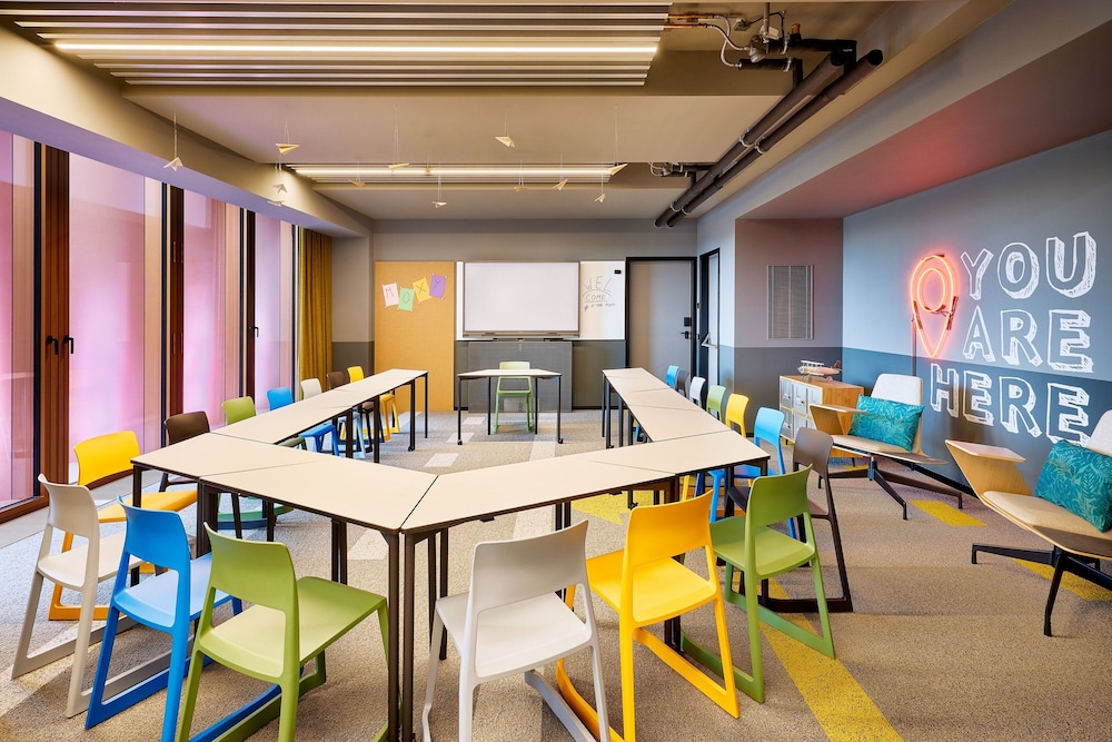 Moxy Luxembourg Airport 24/26