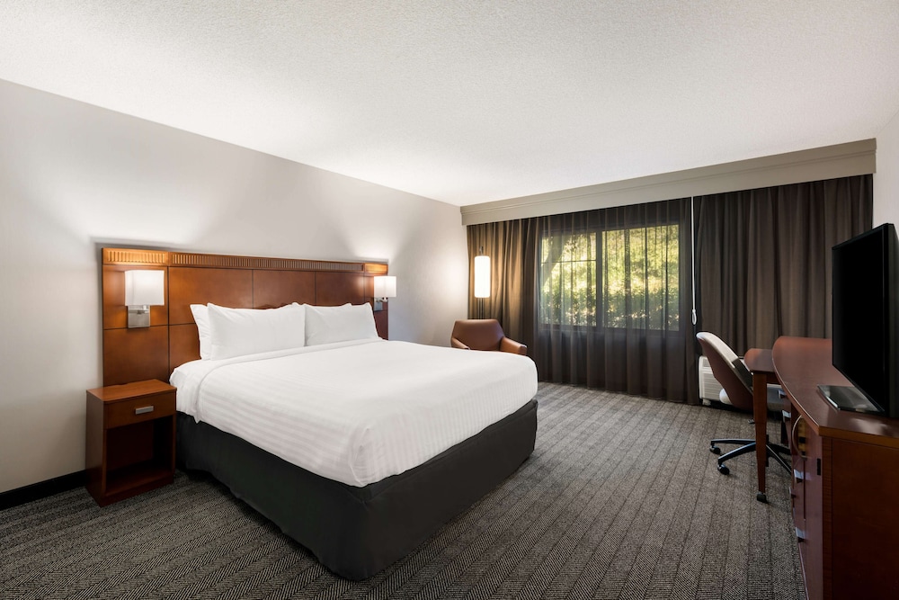 Sonesta Select San Jose Airport 16/55