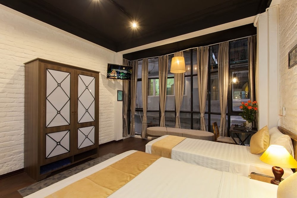 Luxury Backpackers 33/49