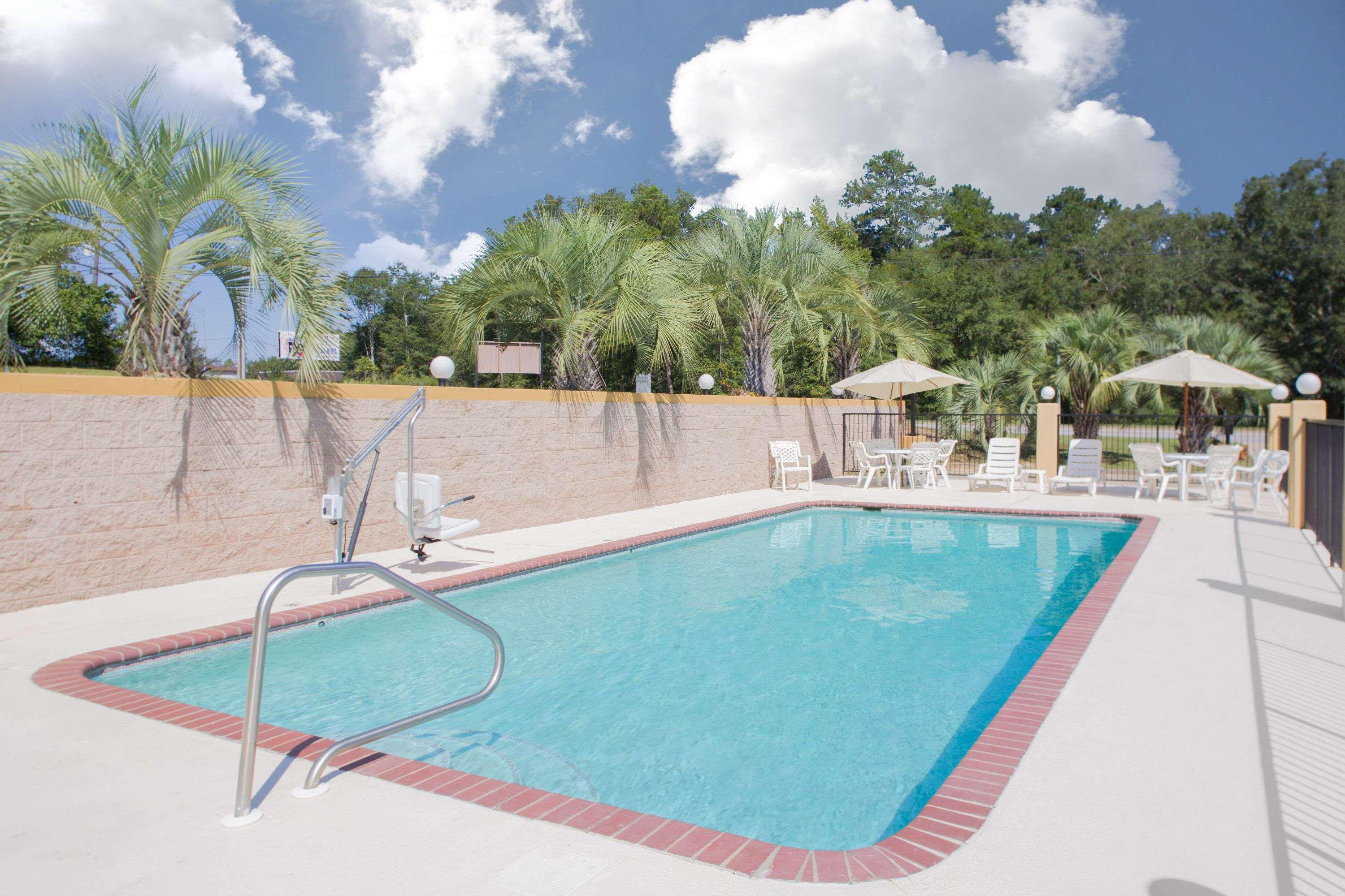 Days Inn By Wyndham Andalusia 15/20
