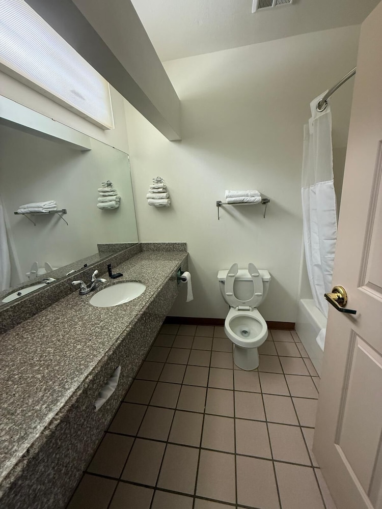Regency Inn 58/59