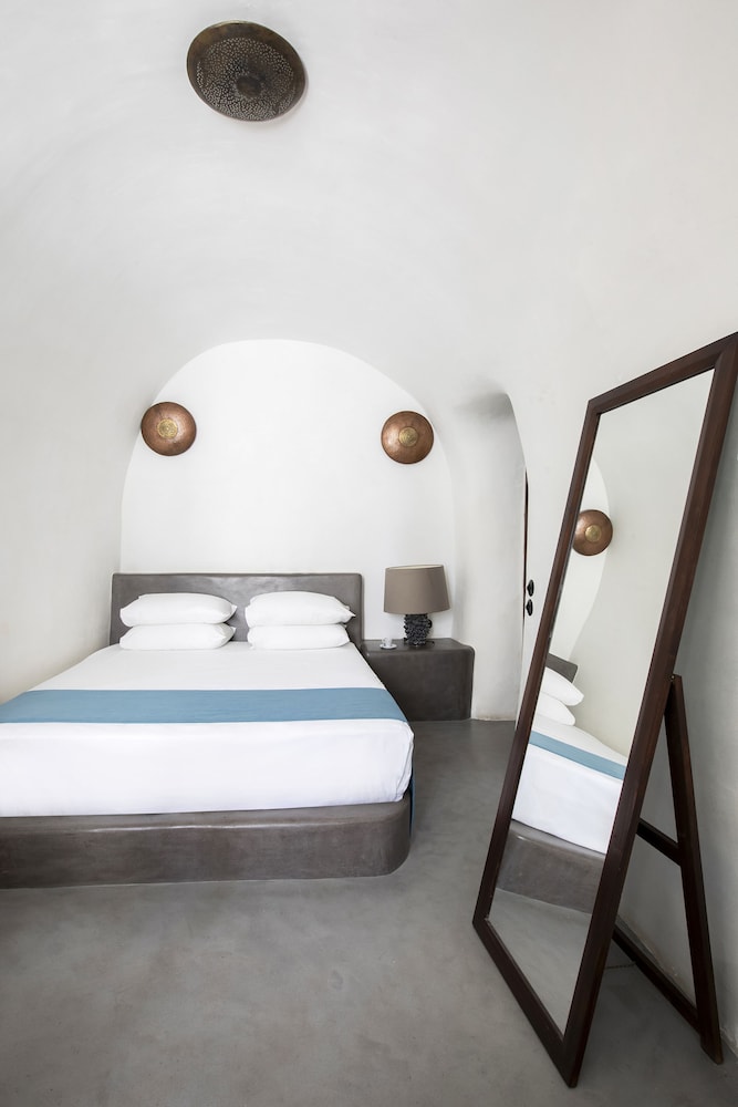 2 BEDROOMS, RESIDENCE, PARTIAL CALDERA VIEW, PRIVATE POOL