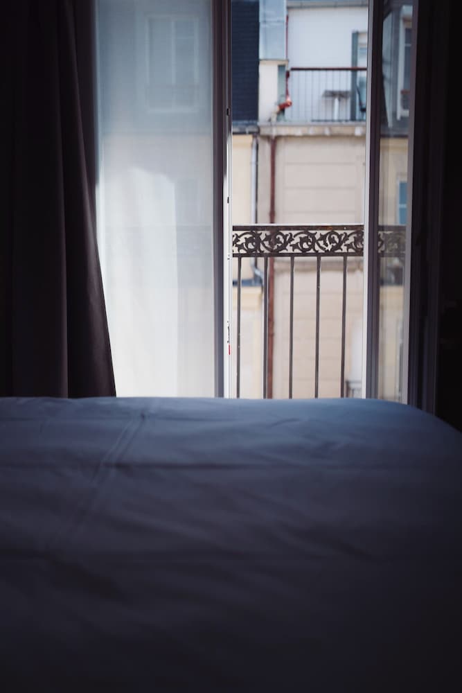 HOTEL CAMELIA INTERNATIONAL 20/50