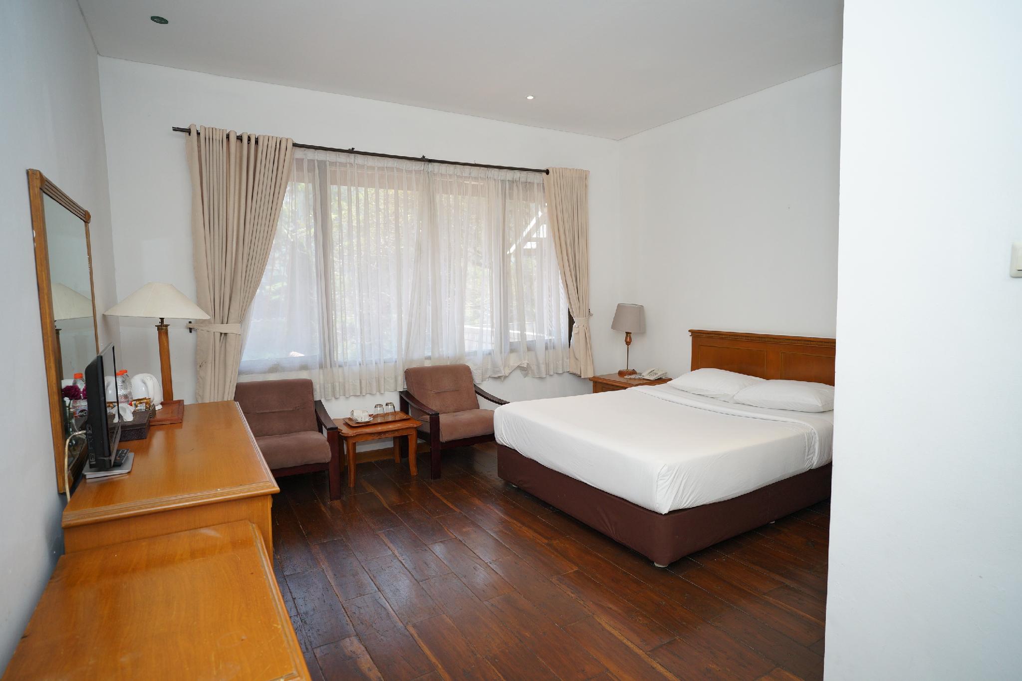 Super, Deluxe, Twin Beds