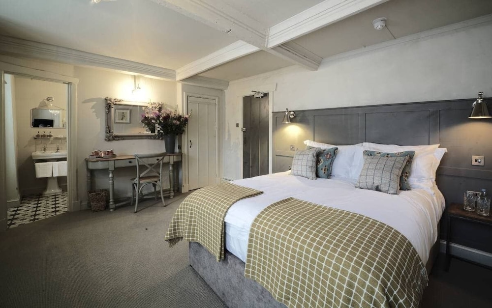 The Bull Hotel 10/47
