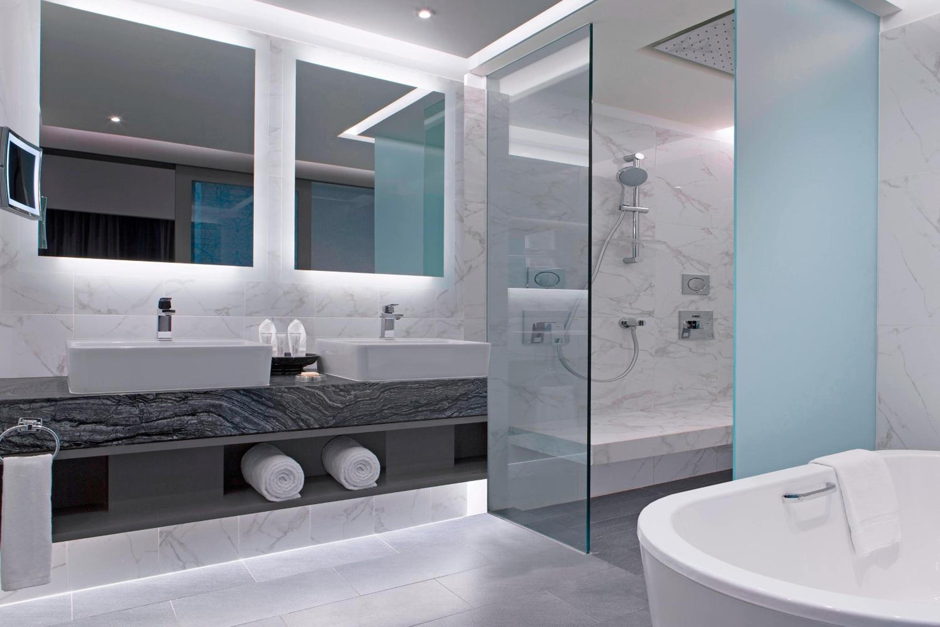 جناح بشرفة، LE MERIDIEN KUALA LUMPUR 4/4