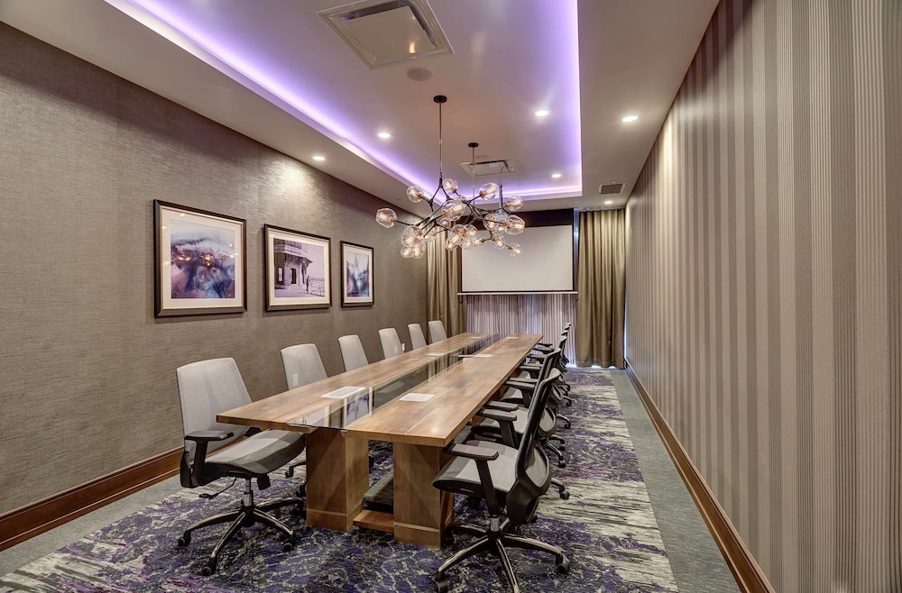 Home2 Suites By Hilton Toronto/Brampton On 67/74