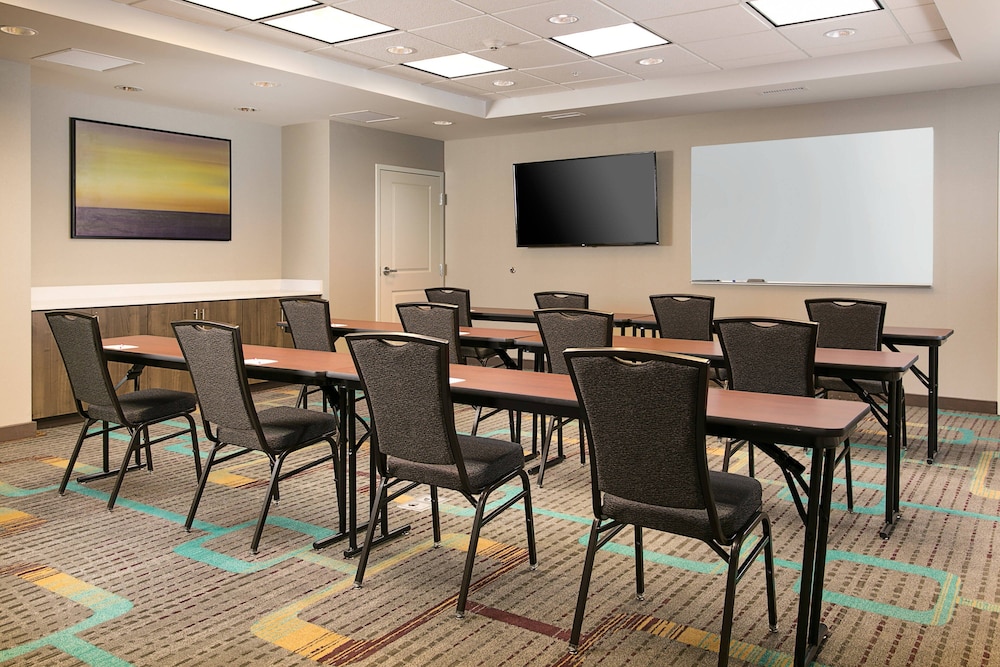 Residence Inn Kansas City At the Legends 24/27