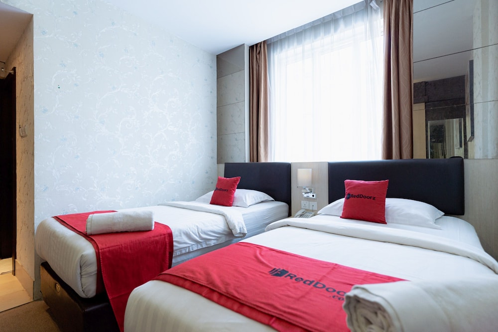 RedDoorz Premium near Grand Batam Mall 7/50