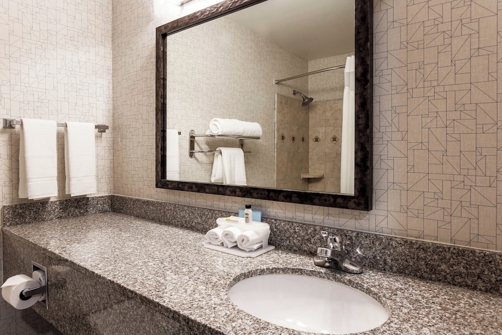 Holiday Inn Express Lancaster 66/70