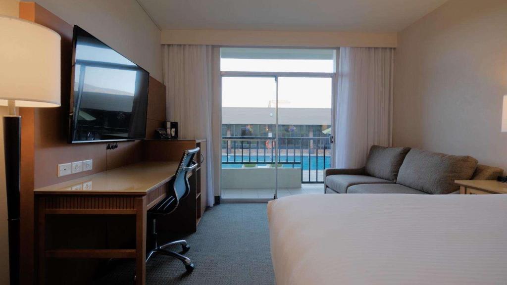 Coast, Queen Bed, Sofa
