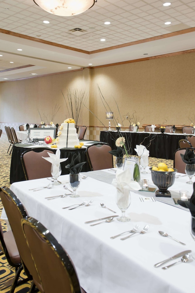 Hampton Inn & Suites Columbia at the University of Missouri 48/50