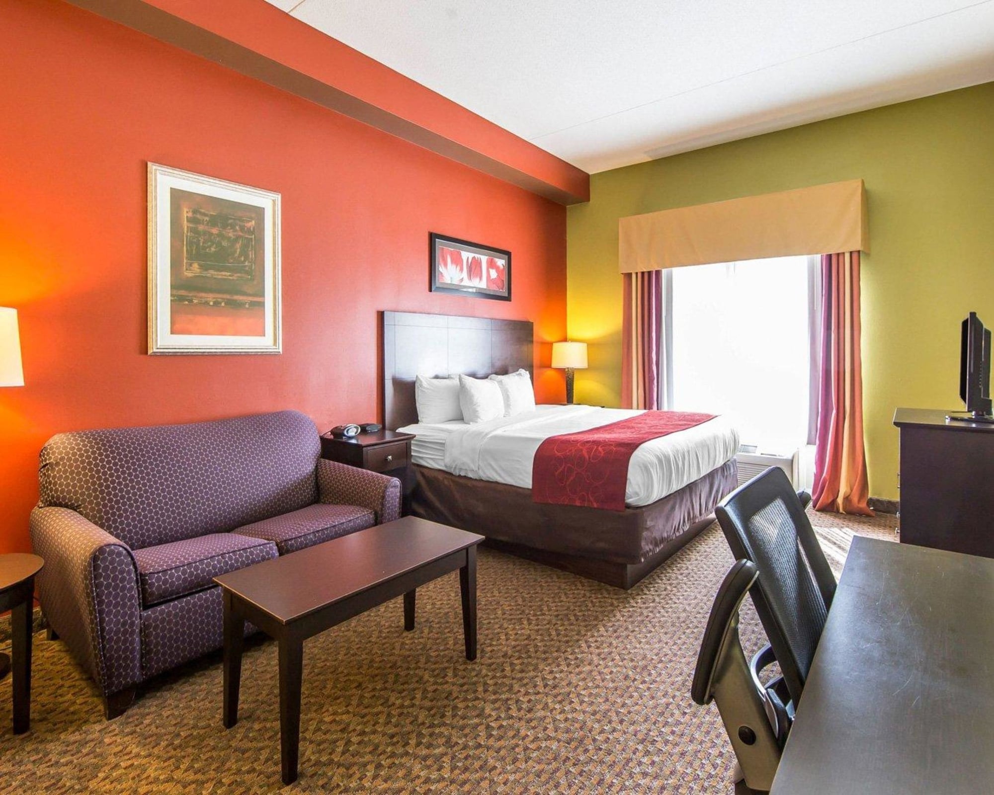 جناح بسرير كينج مع أريكة لذوي الإعاقة، Comfort Suites Knoxville East 2/3