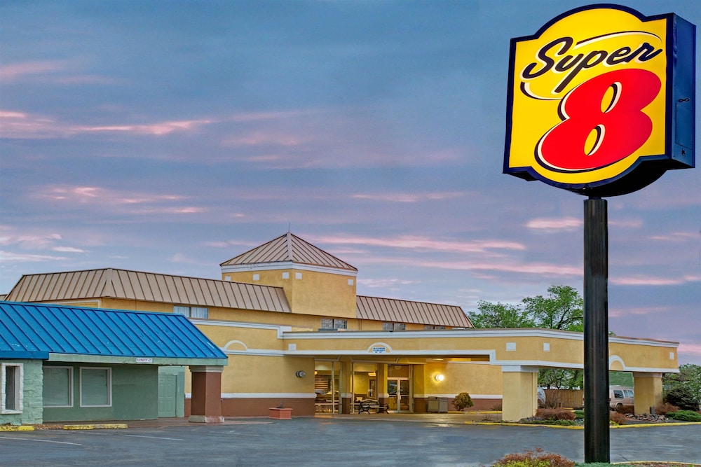 Super 8 by Wyndham Wheatridge/Denver West 1/24