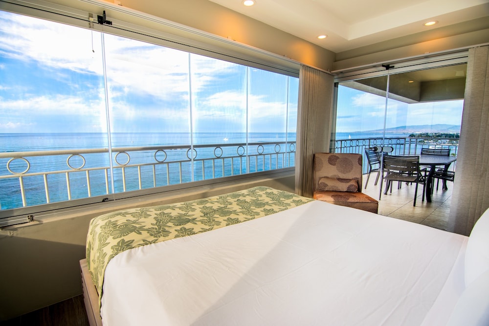Waikiki Shore by OUTRIGGER 34/81
