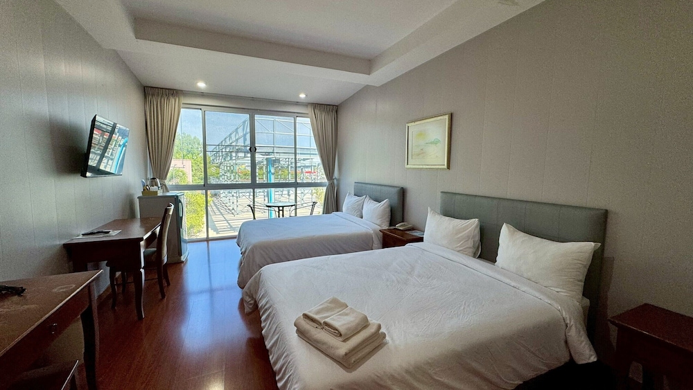 DELUXE, 2 QUEEN BEDS