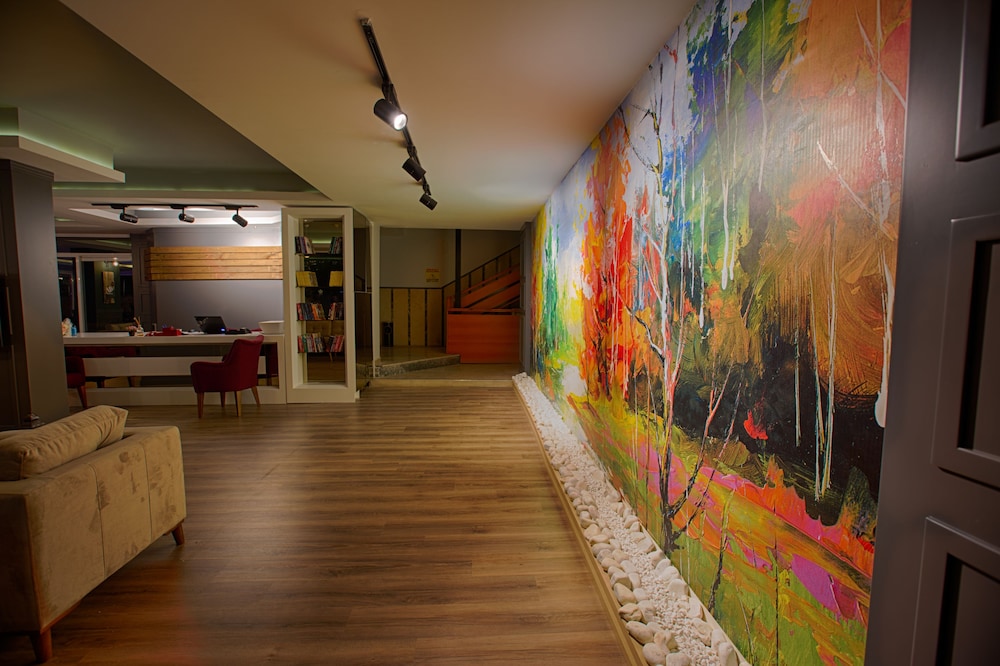 Hma Hotel And Suites 31/50