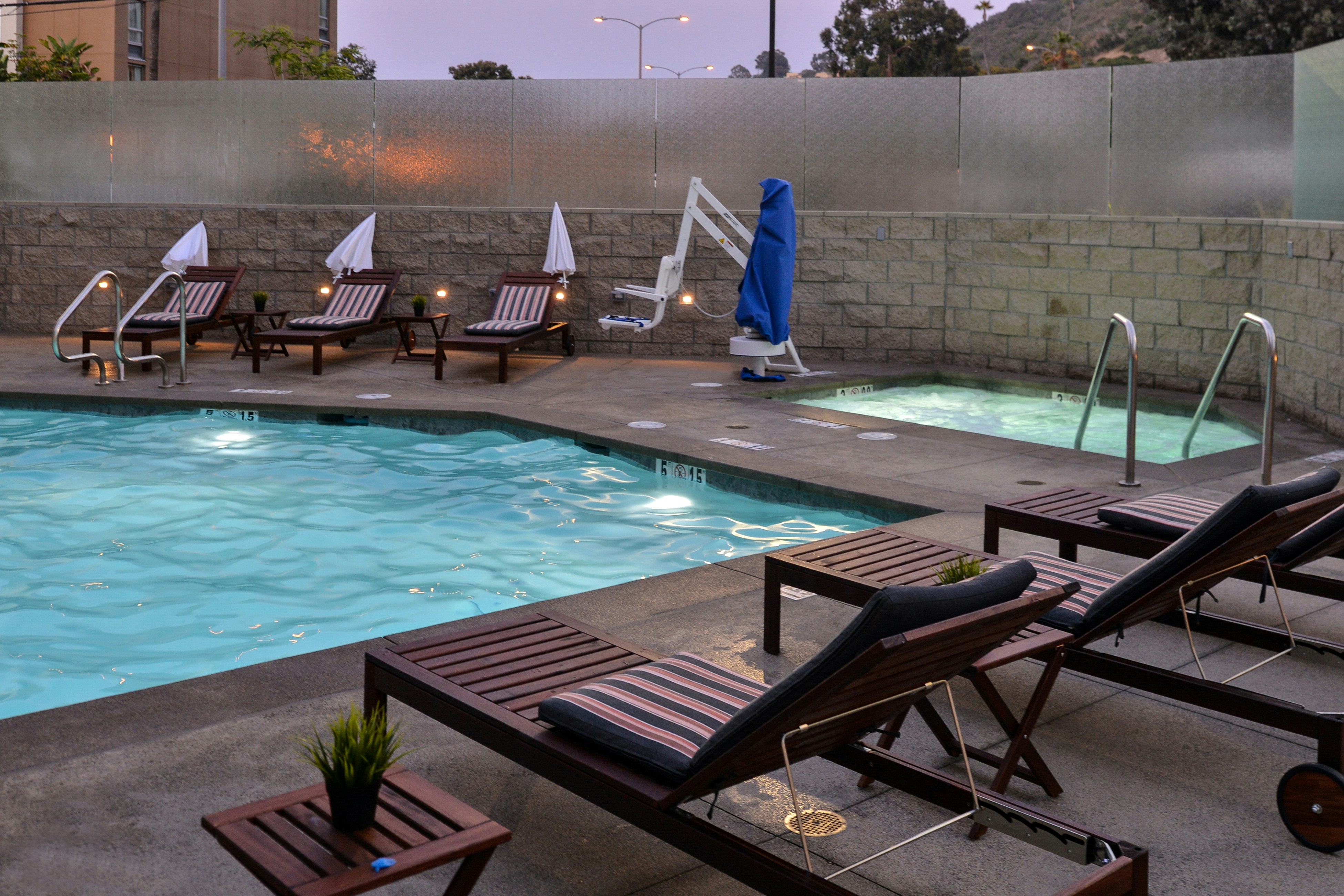 Holiday Inn Express & Suites San Diego - Mission Valley 32/61