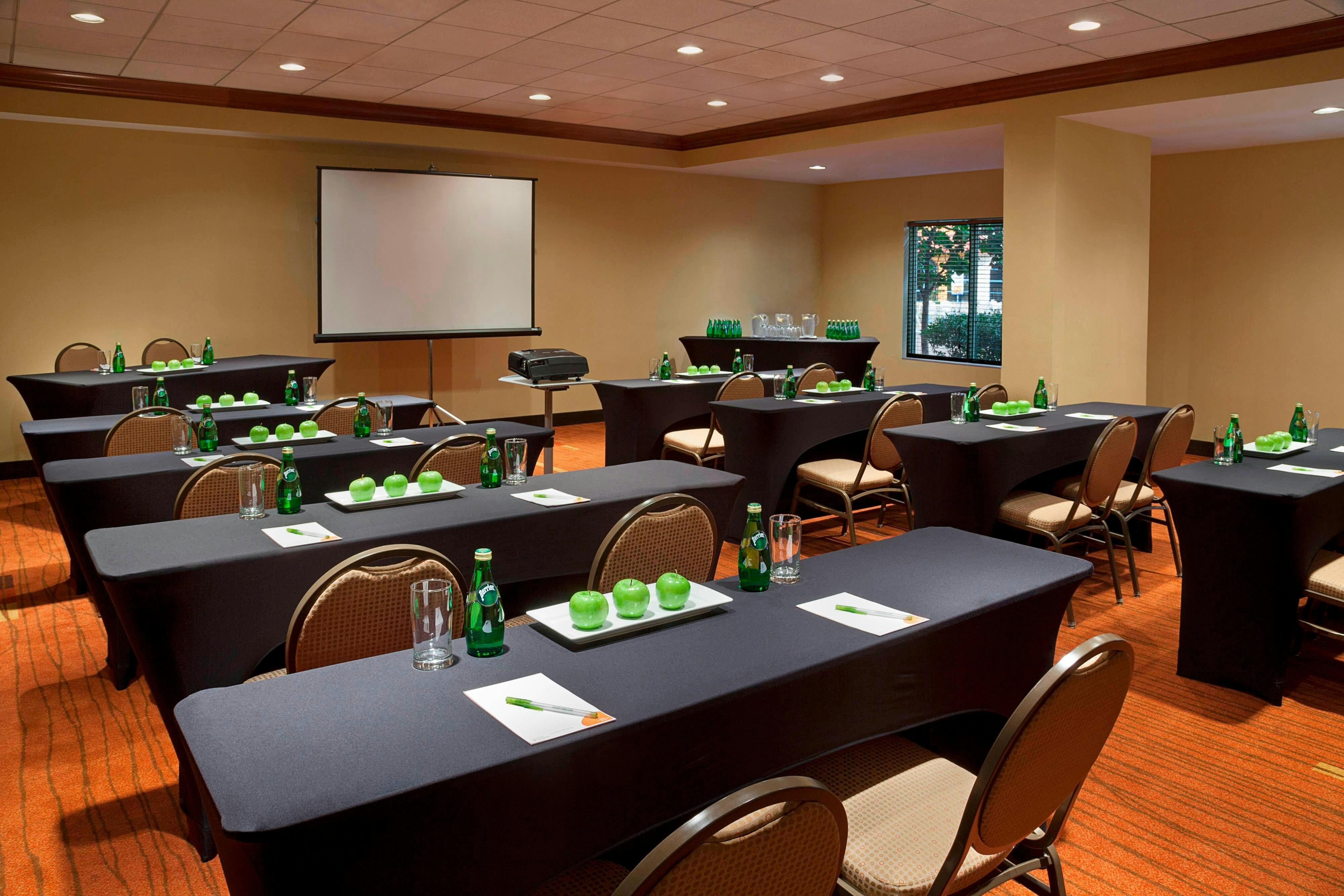 Courtyard Marriott Toronto Airport 49/56