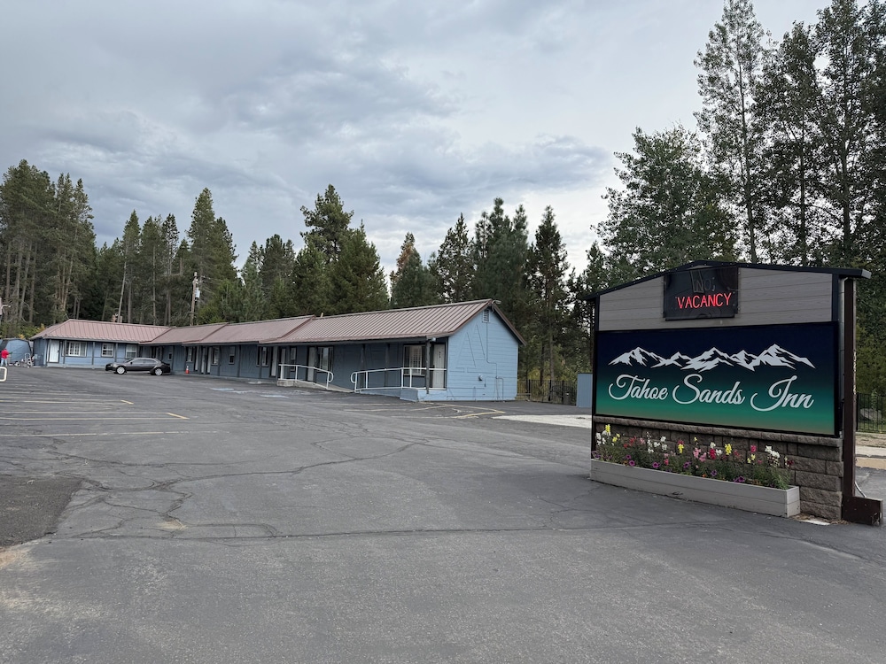 Pinewood Inn 47/55