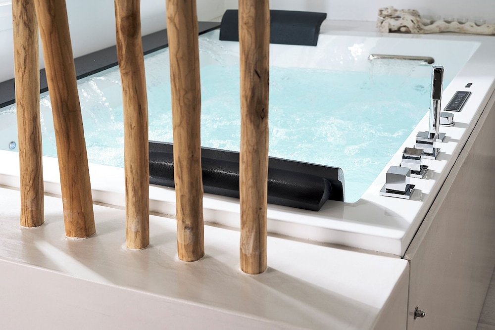 Nirome Luxury Suites 25/50