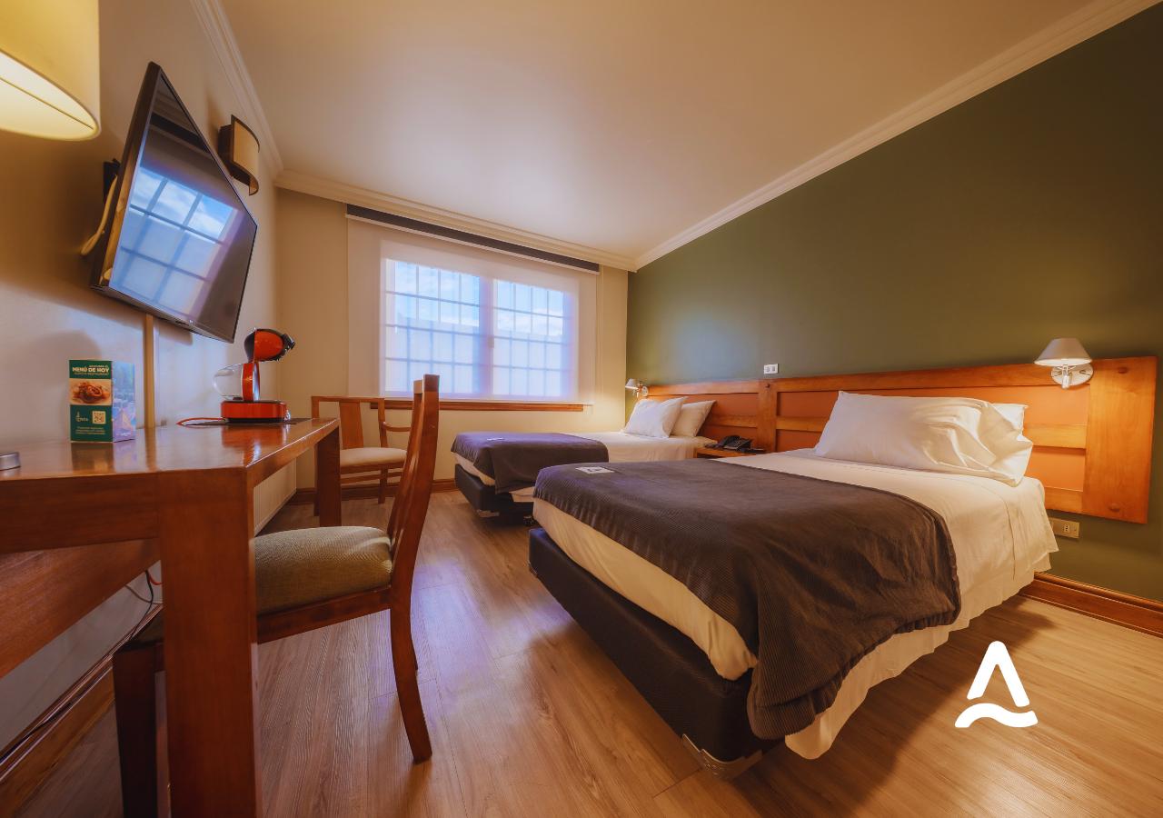 Classic, Twin Beds, Street View