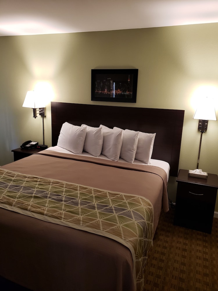 Sea Girt Lodge 20/72